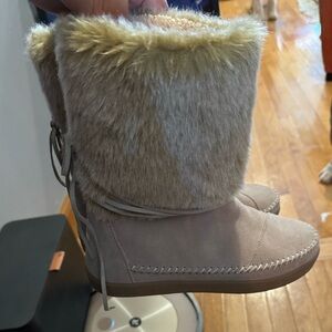 Worn once-very warm boots